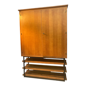 Meuble moderniste avec