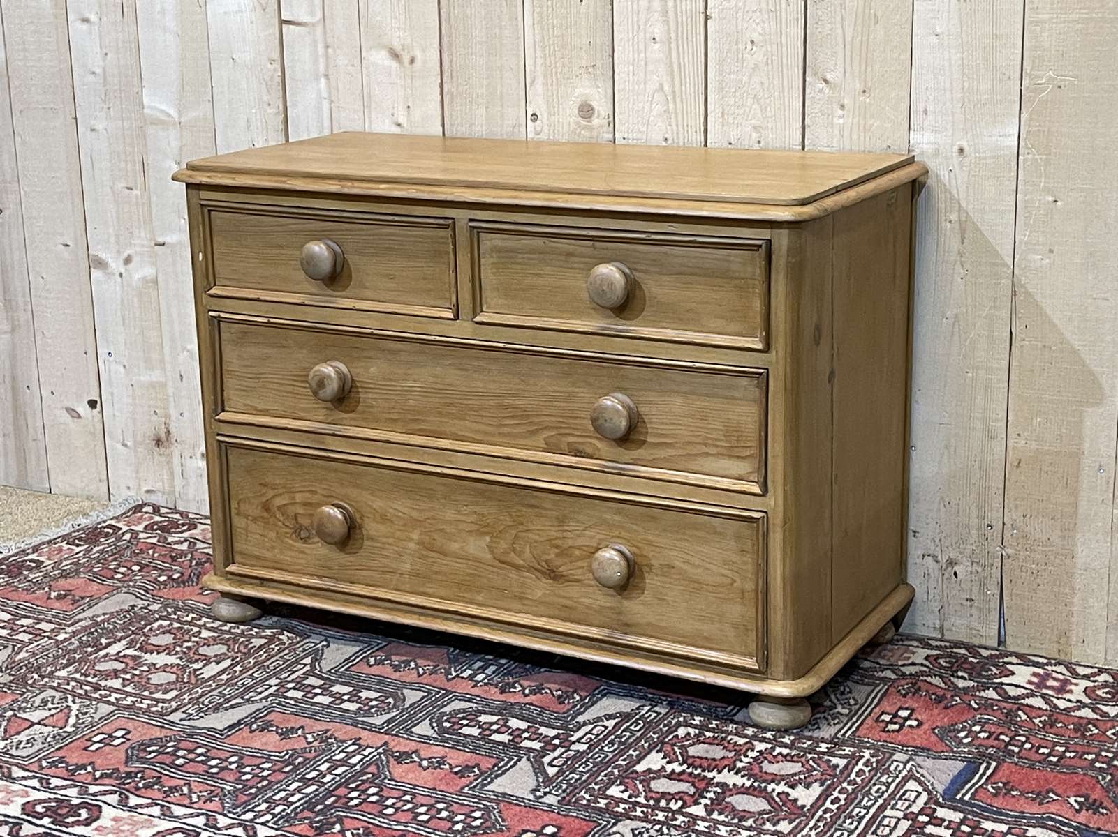 English chest of drawers of the nineteenth century in fir