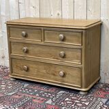 English chest of drawers of the nineteenth century in fir