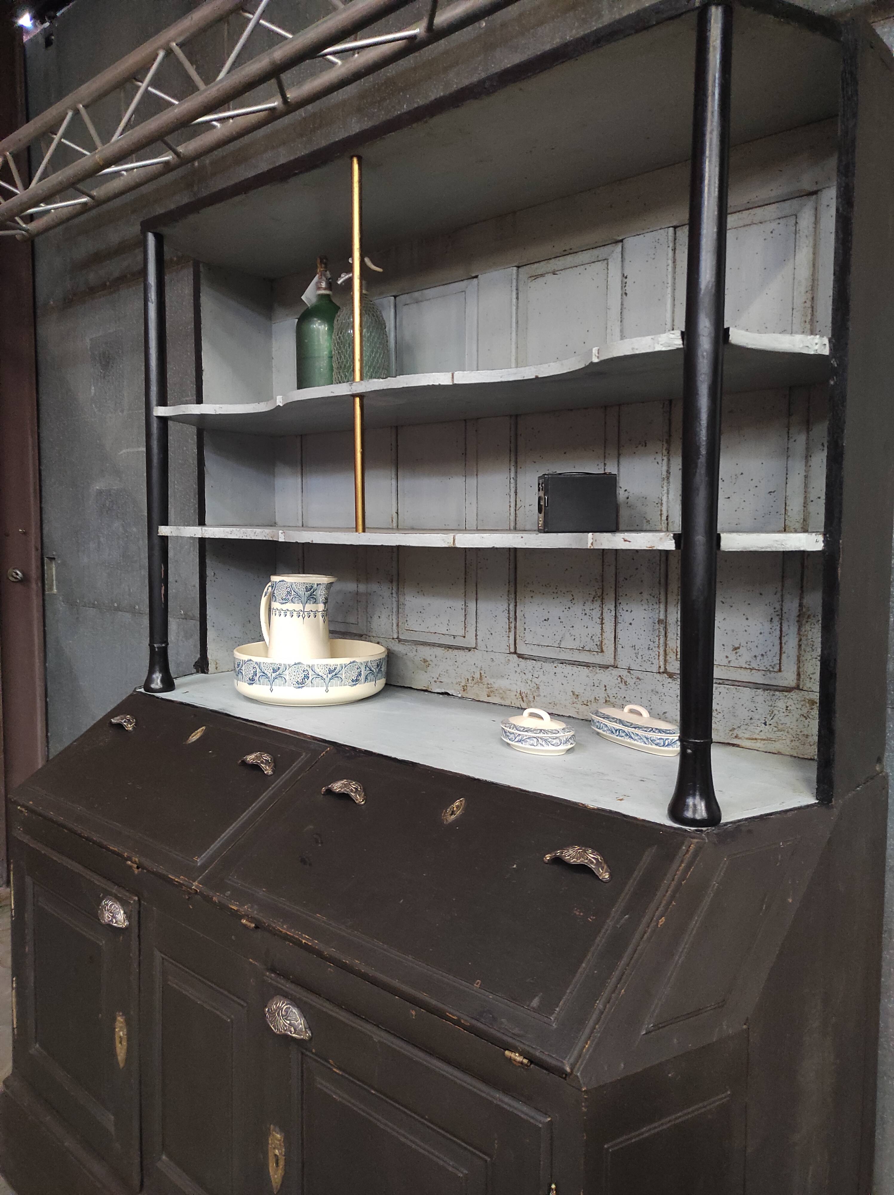 Buffet gris 1910 | Garde-manger ancien aux accents dorés