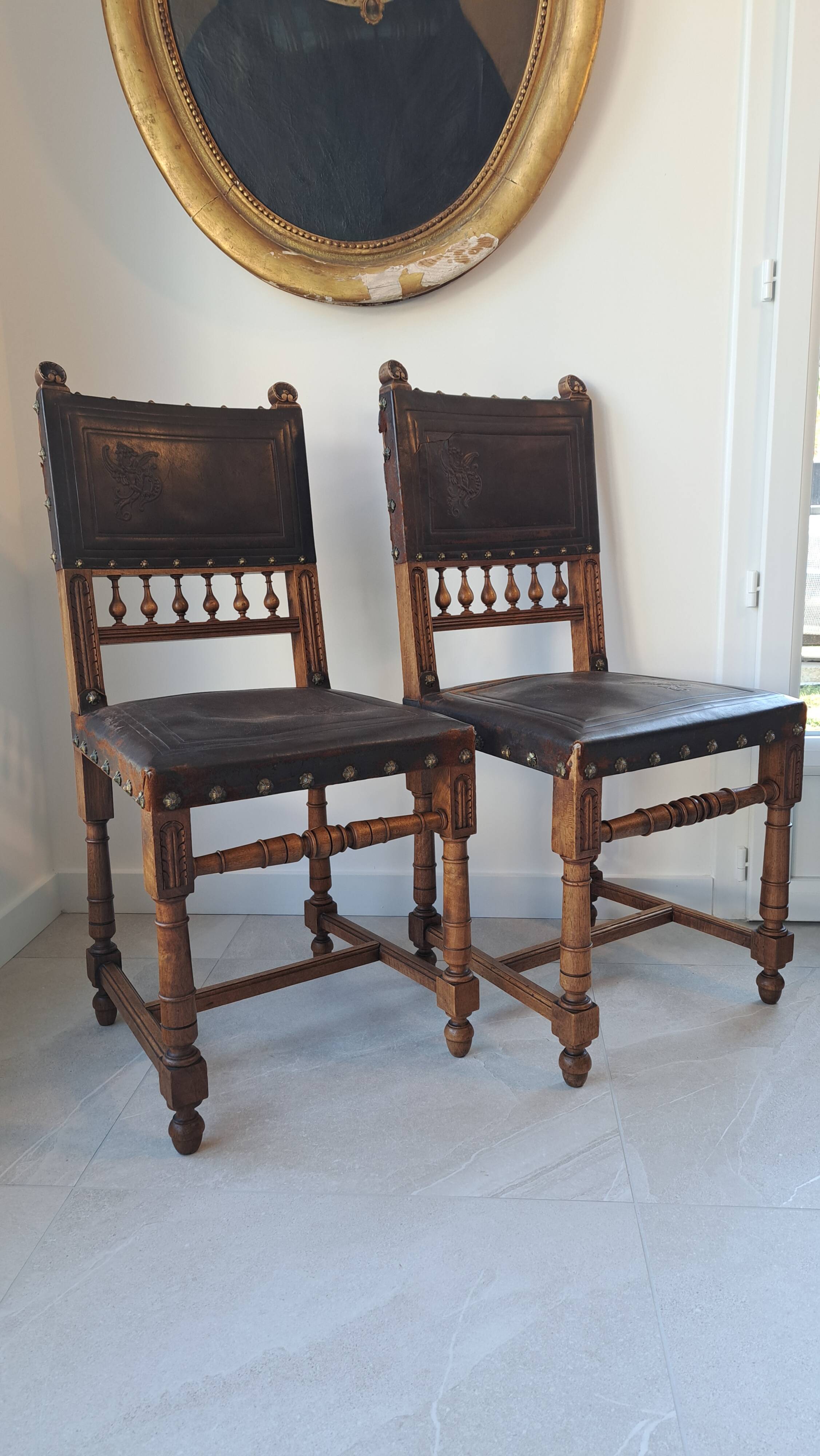 Pair of antique chairs in embossed leather, Henri II style.