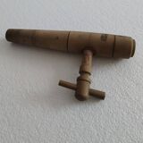 Tap, wooden cinnamon for barrels.