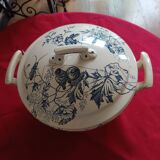 antique soup tureen Terre de Feu 1920/1930 with a decoration of birds and insects