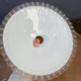 Opaline wafer with wavy edge