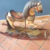 Cheval à  bascule ancien