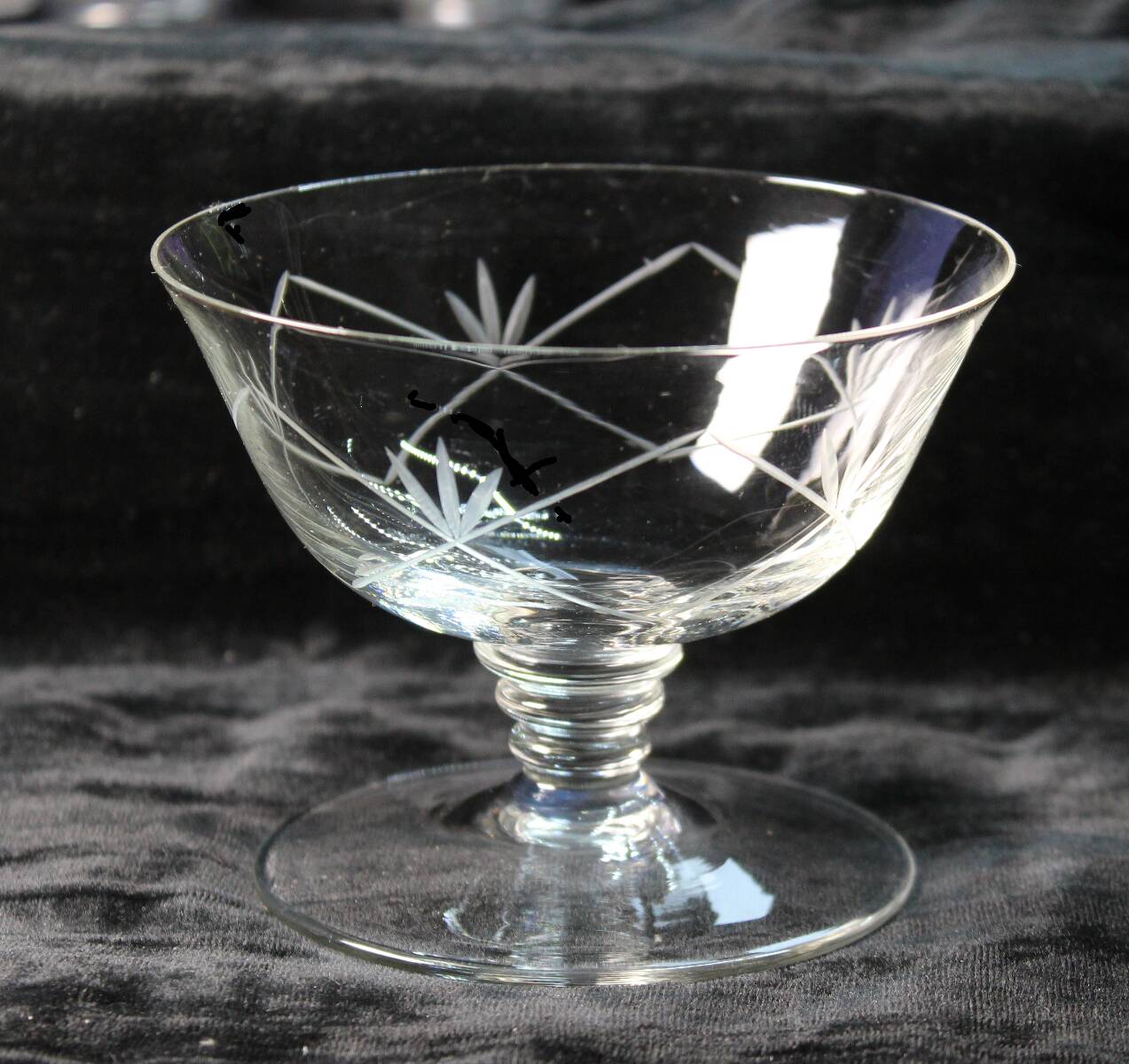 Set of 8 Champagne glasses in engraved crystal - Authentic Art Deco 1940