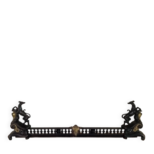 Barre de cheminée aux