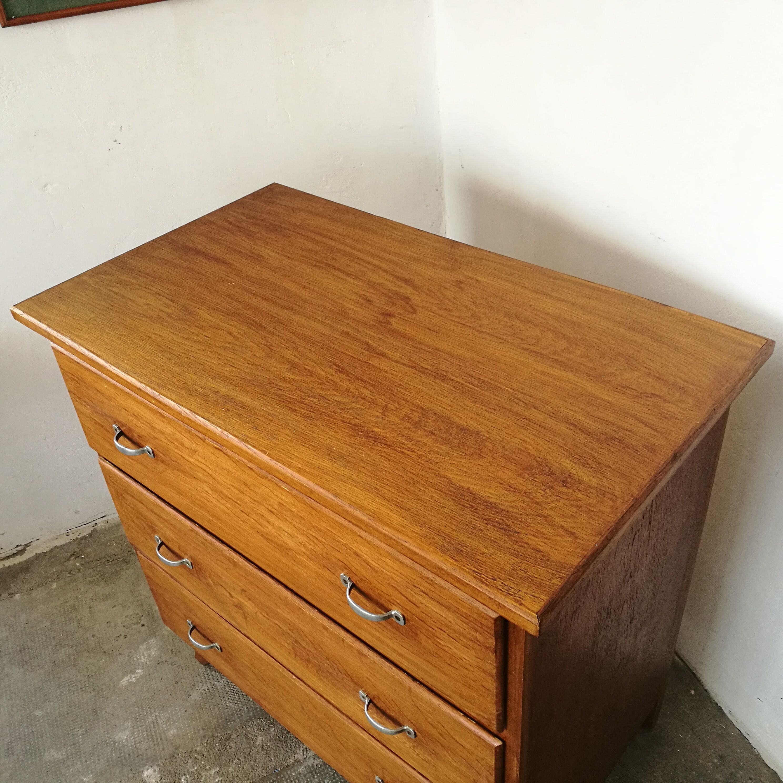 Commode vintage pieds compas
