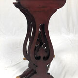 Series of three red lacquered nesting tables with gold decoration in Asian style, nineteenth