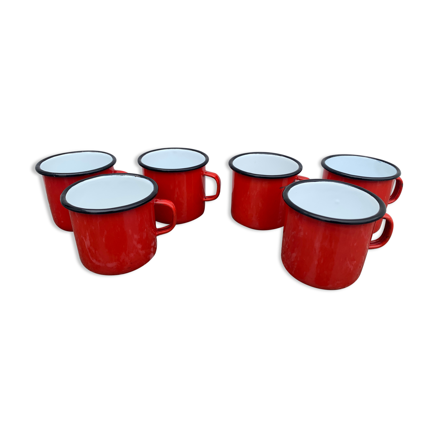 6 tasses en tôle émaillée