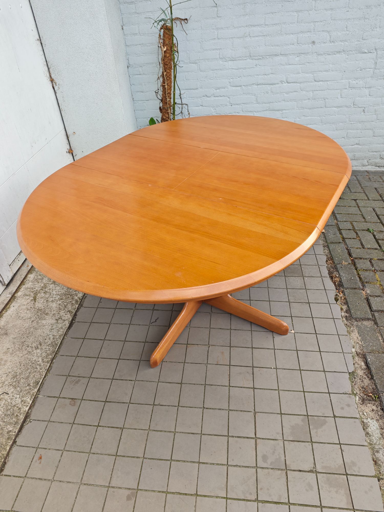 Vintage Round Extendable Dining Table - Wood - Extendable Table - Dining Table
