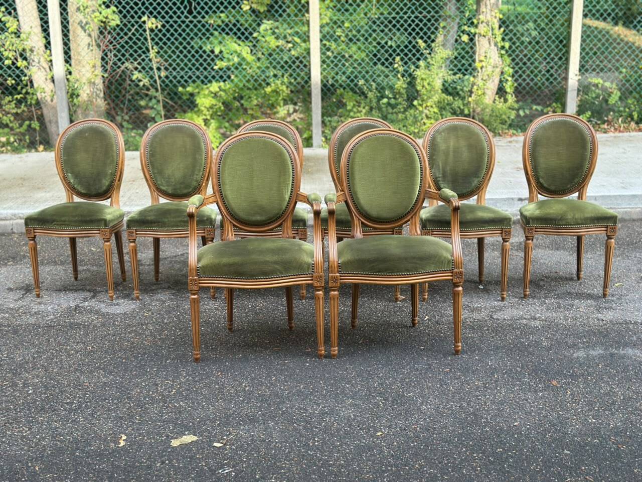Set of 8 Louis XVI medallion chairs and armchairs in green velvet, 1950.