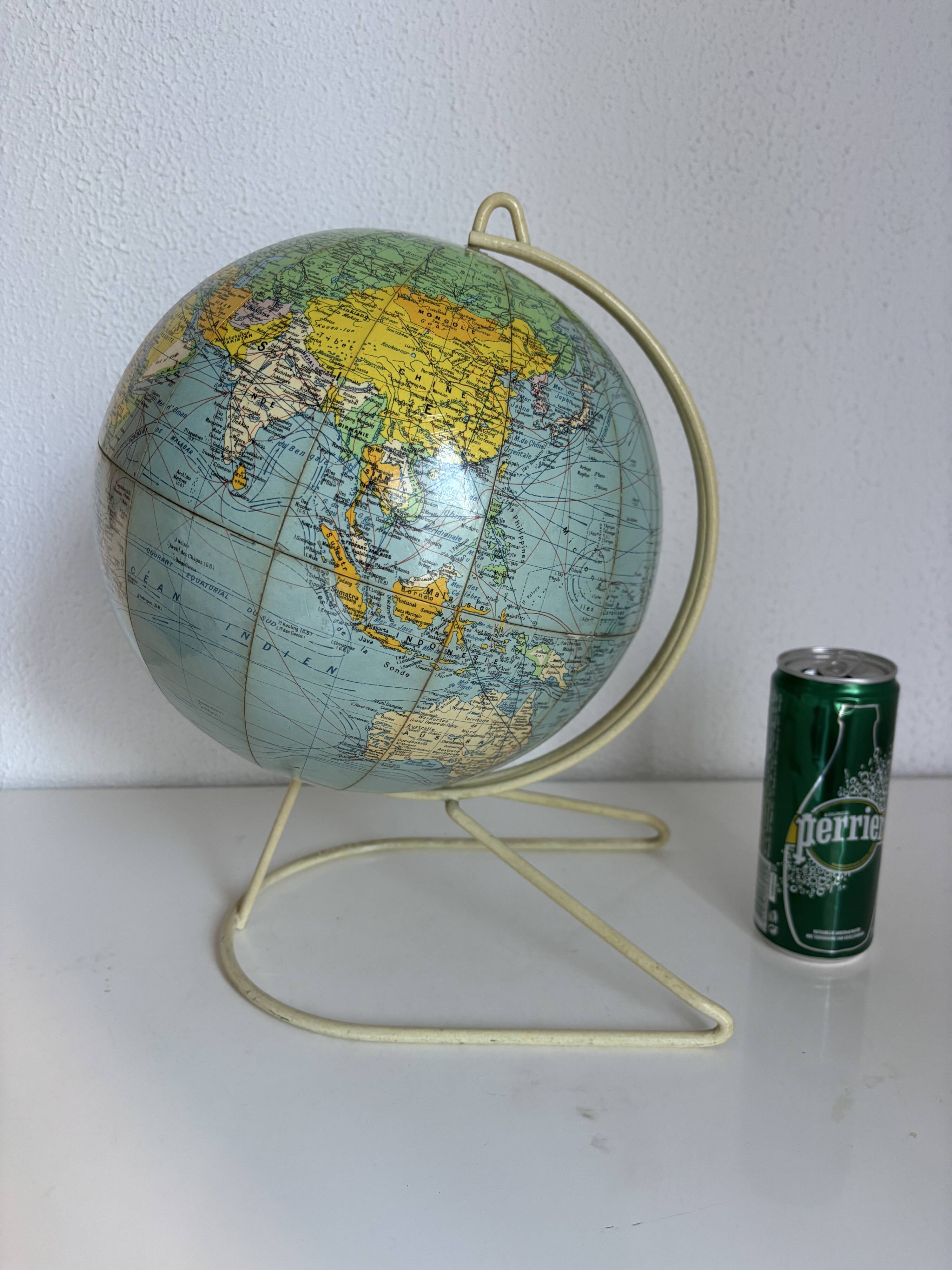 Vintage 1960 terrestrial globe by Girard Barrère in cream - 35 cm