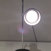 Lampe réglable en métal laqué noir et chrome. Travail français. Vers 1970