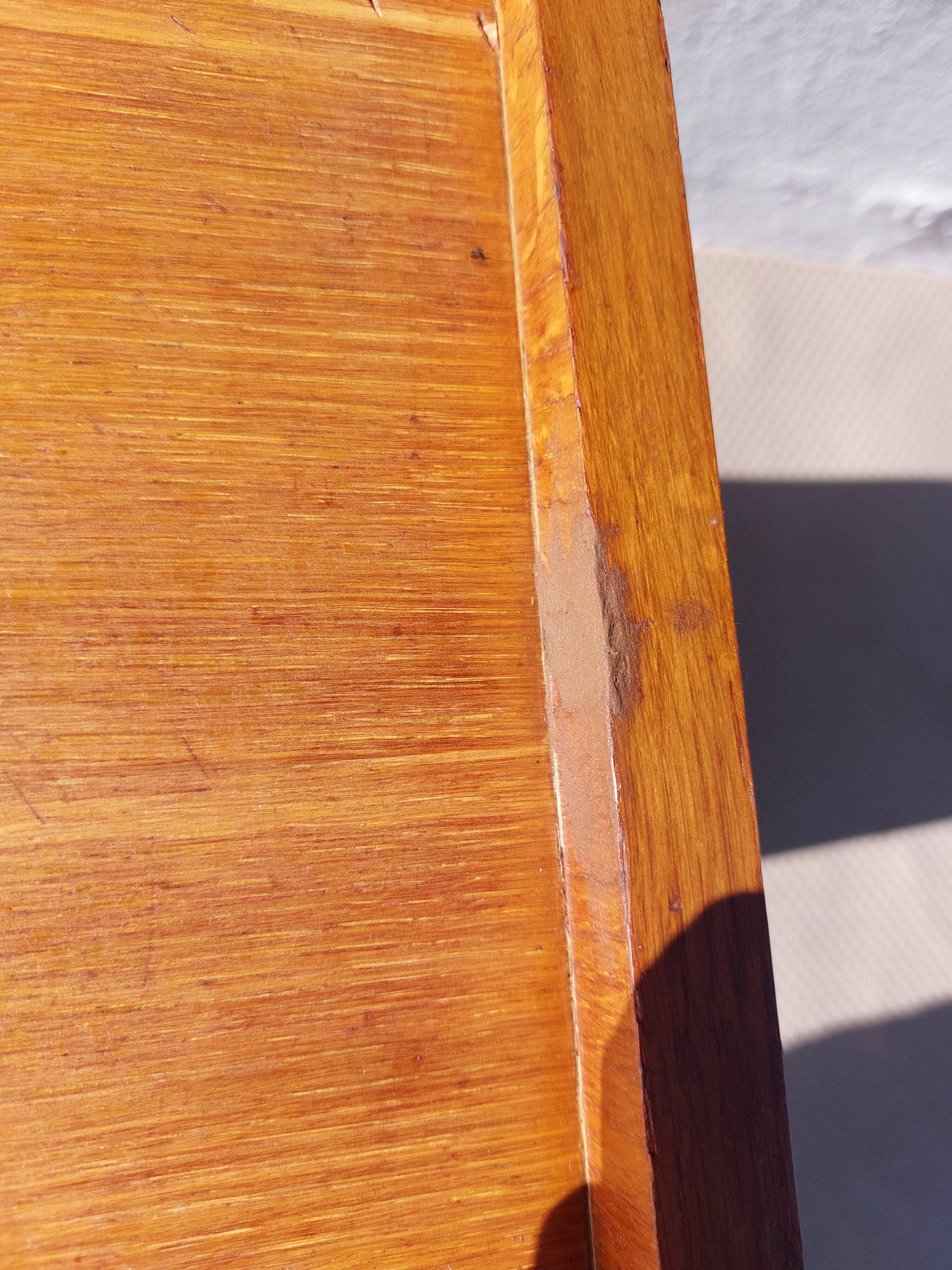 commode vintage aux pieds compas