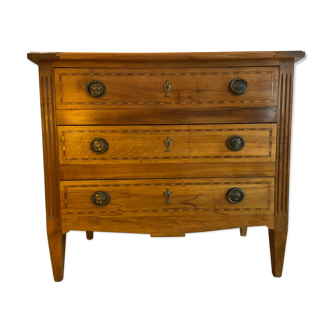 Small wooden chest of drawers