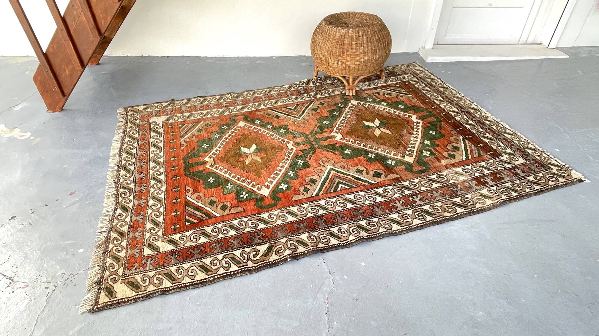 Vintage pure wool handcrafted oriental rug - 143cm x 208cm