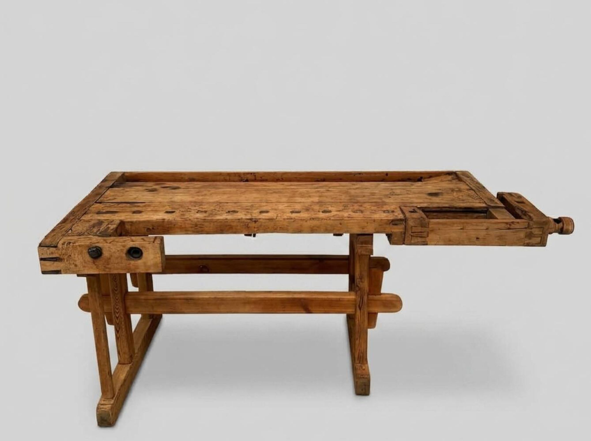 Établi industriel vintage en bois pour menuisier