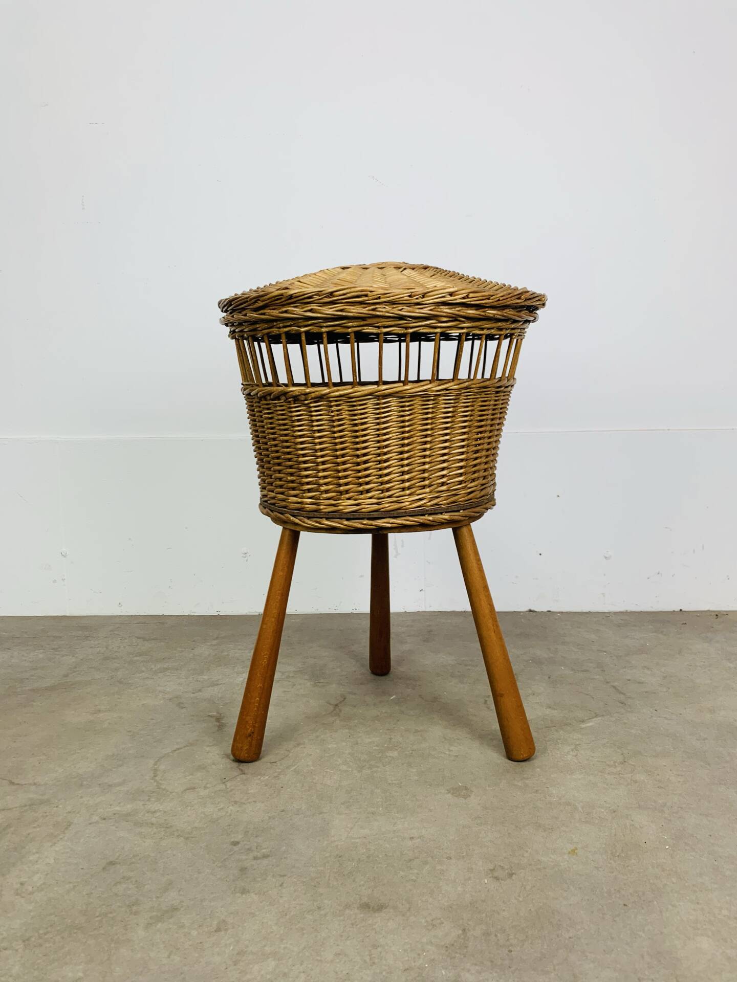 Tripod rattan basket, club feet, 1960s