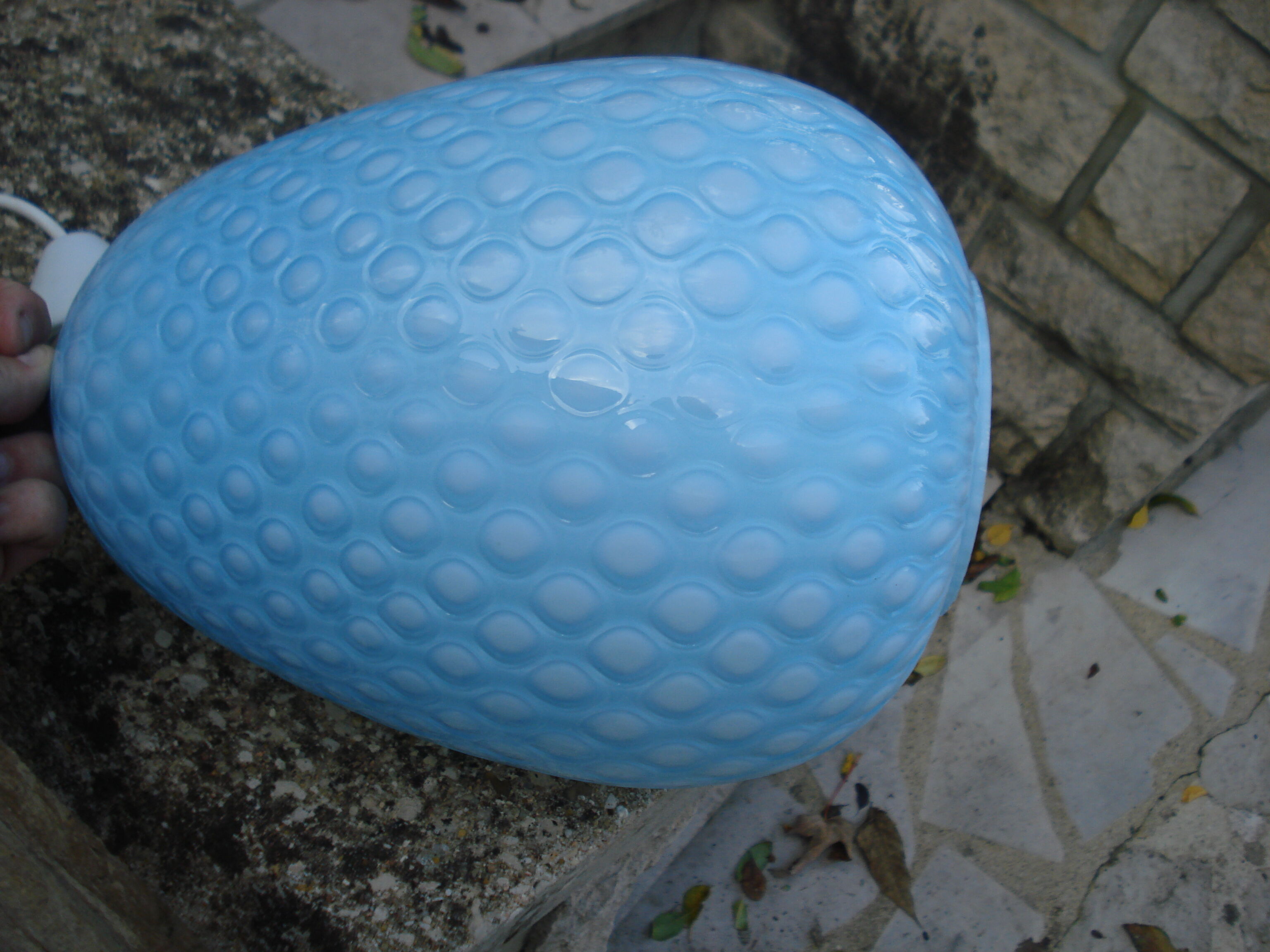 Suspension egg opaline bleue pastel