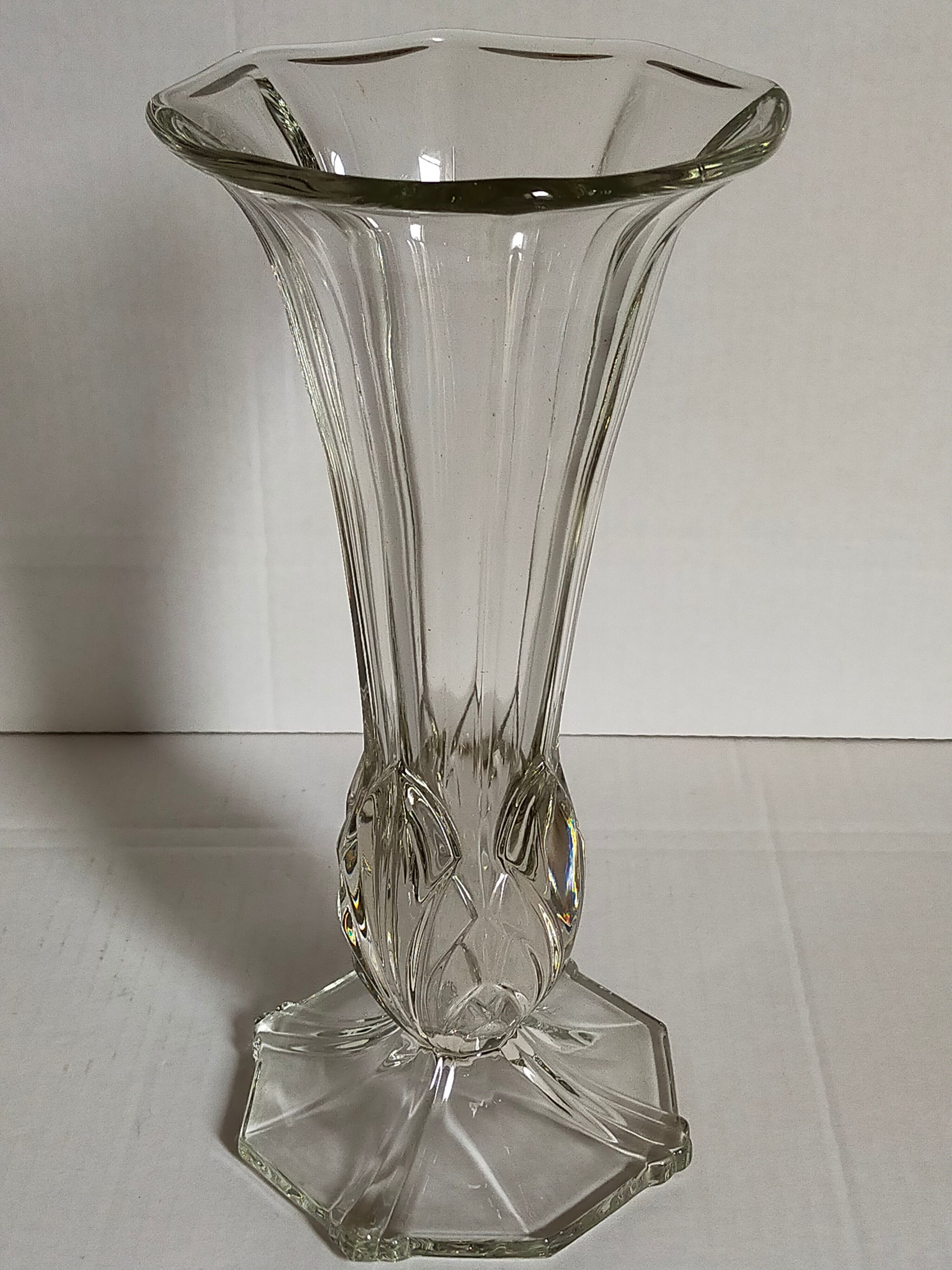 Art-Deco high foot vase in molded crystal early twentieth century