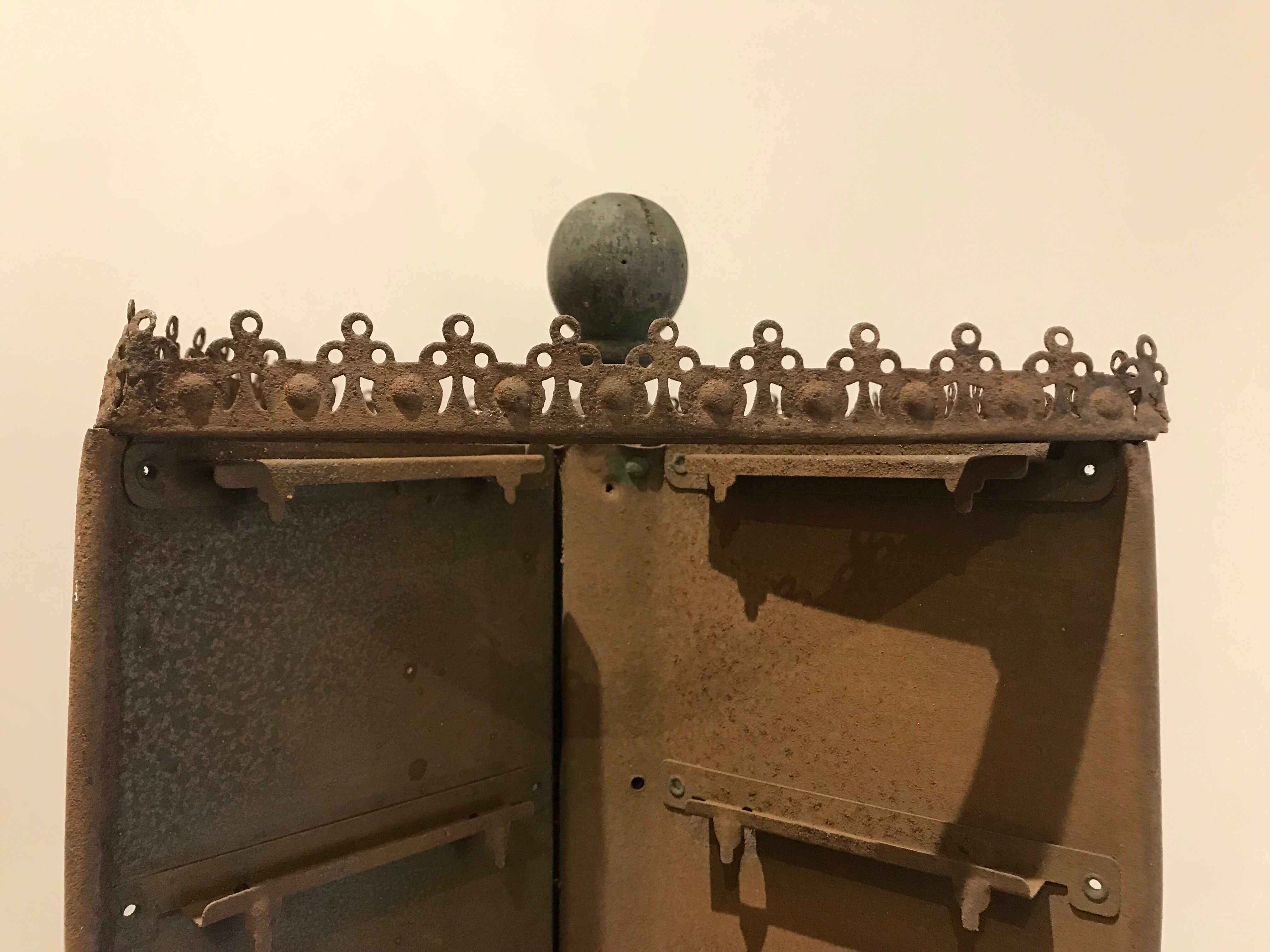 Display bears postcards or photos before 1900