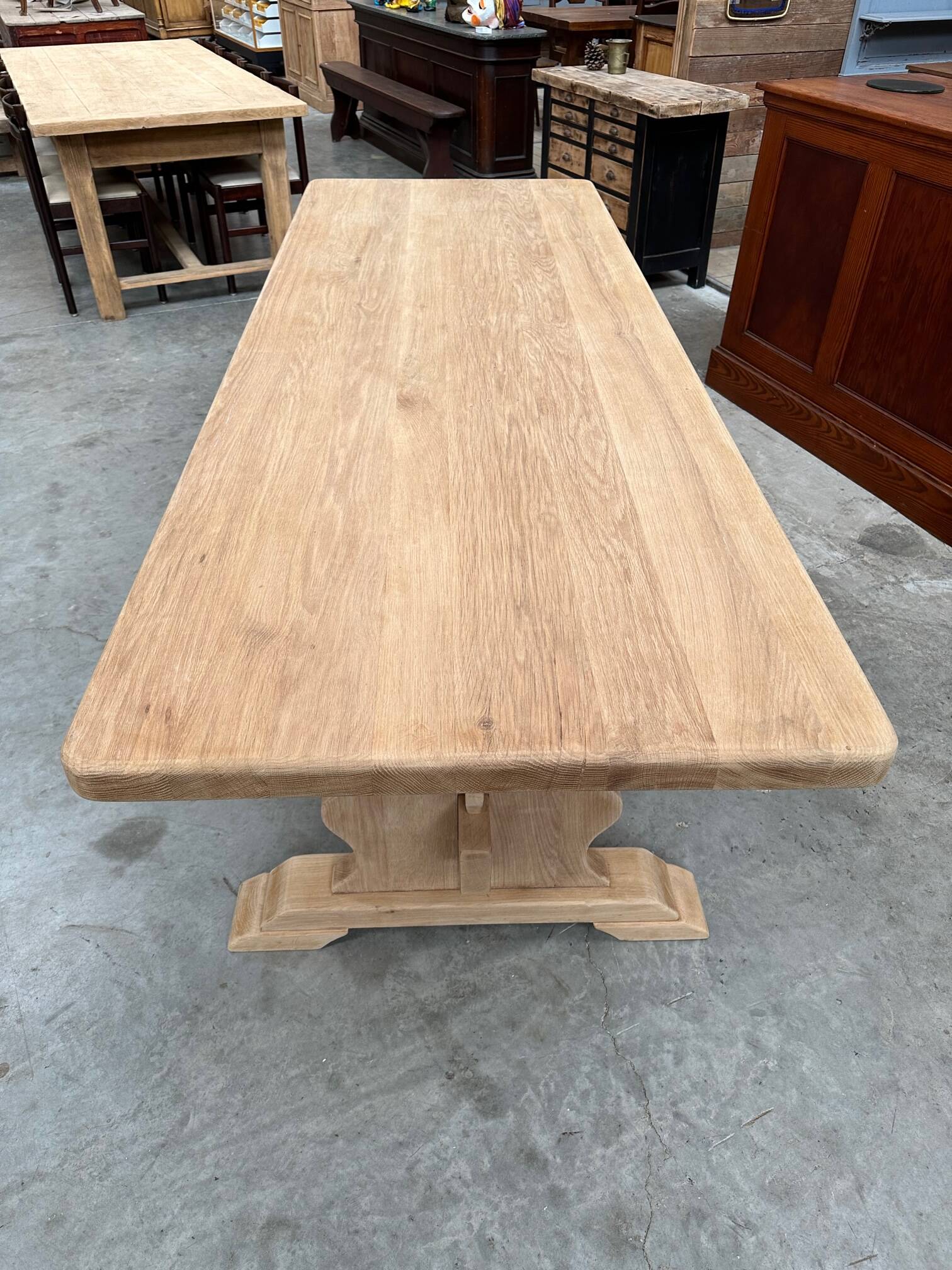 Large monastery type table in oak and its 2 extensions