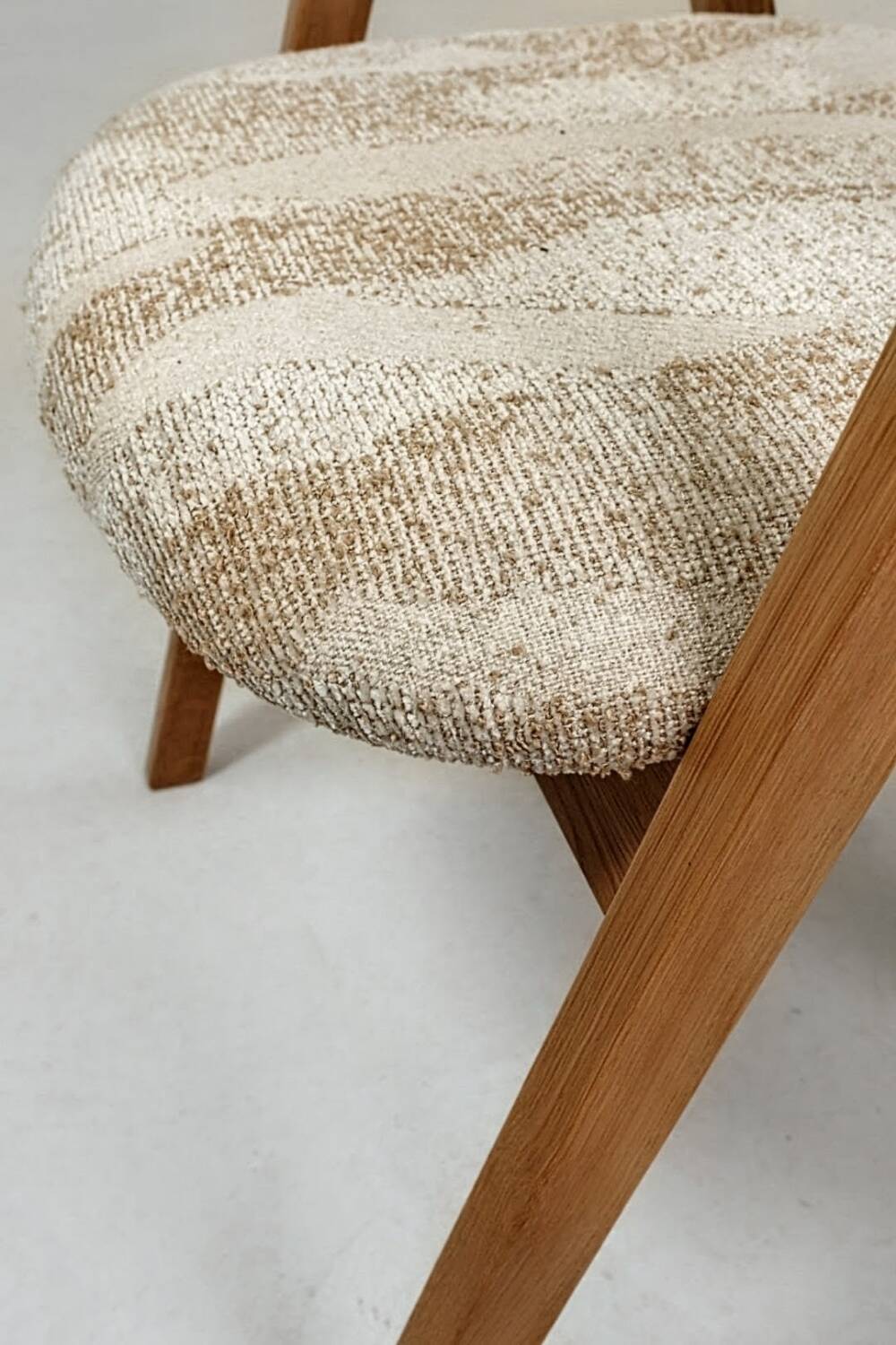 Paire de chaises scandinaves en chêne massif jaquard beige