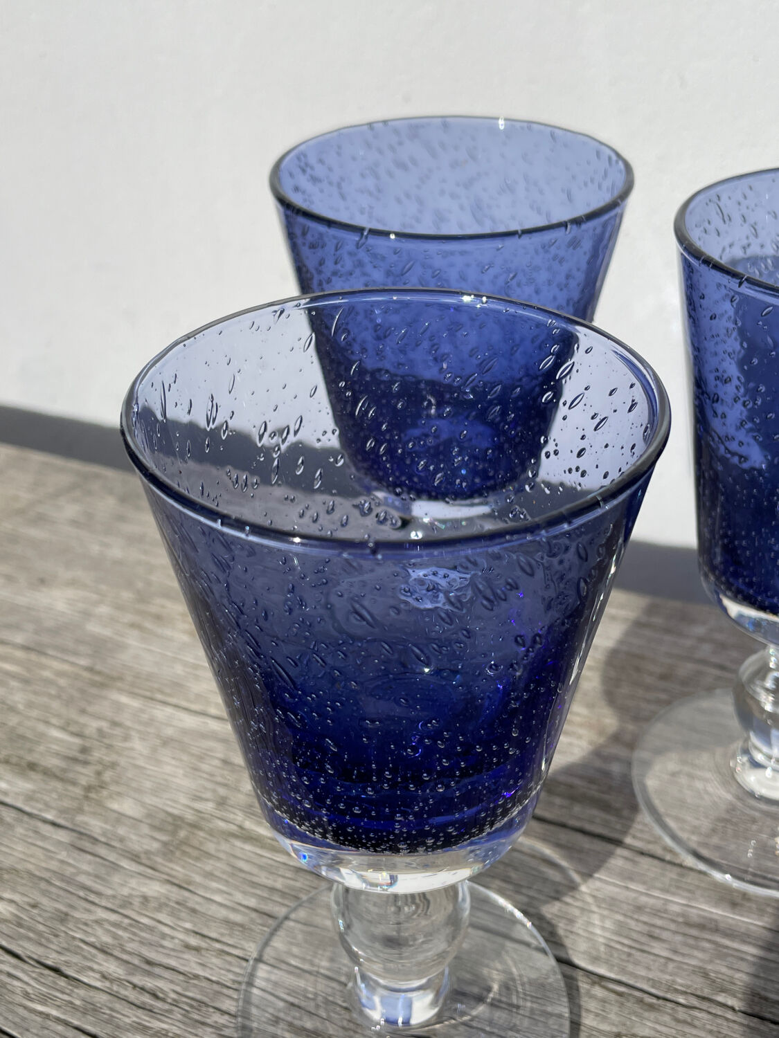 Set of 5 blue bubble stemmed glasses