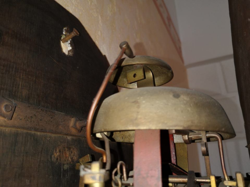 Pendule mouvement horloge hollandaise dite chaise époque 18eme