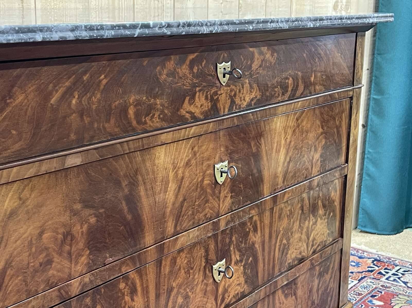 19th century Restoration chest of drawers in mahogany and marble top