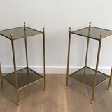 Paire de bouts de canapé de style néoclassique en métal doré et verre