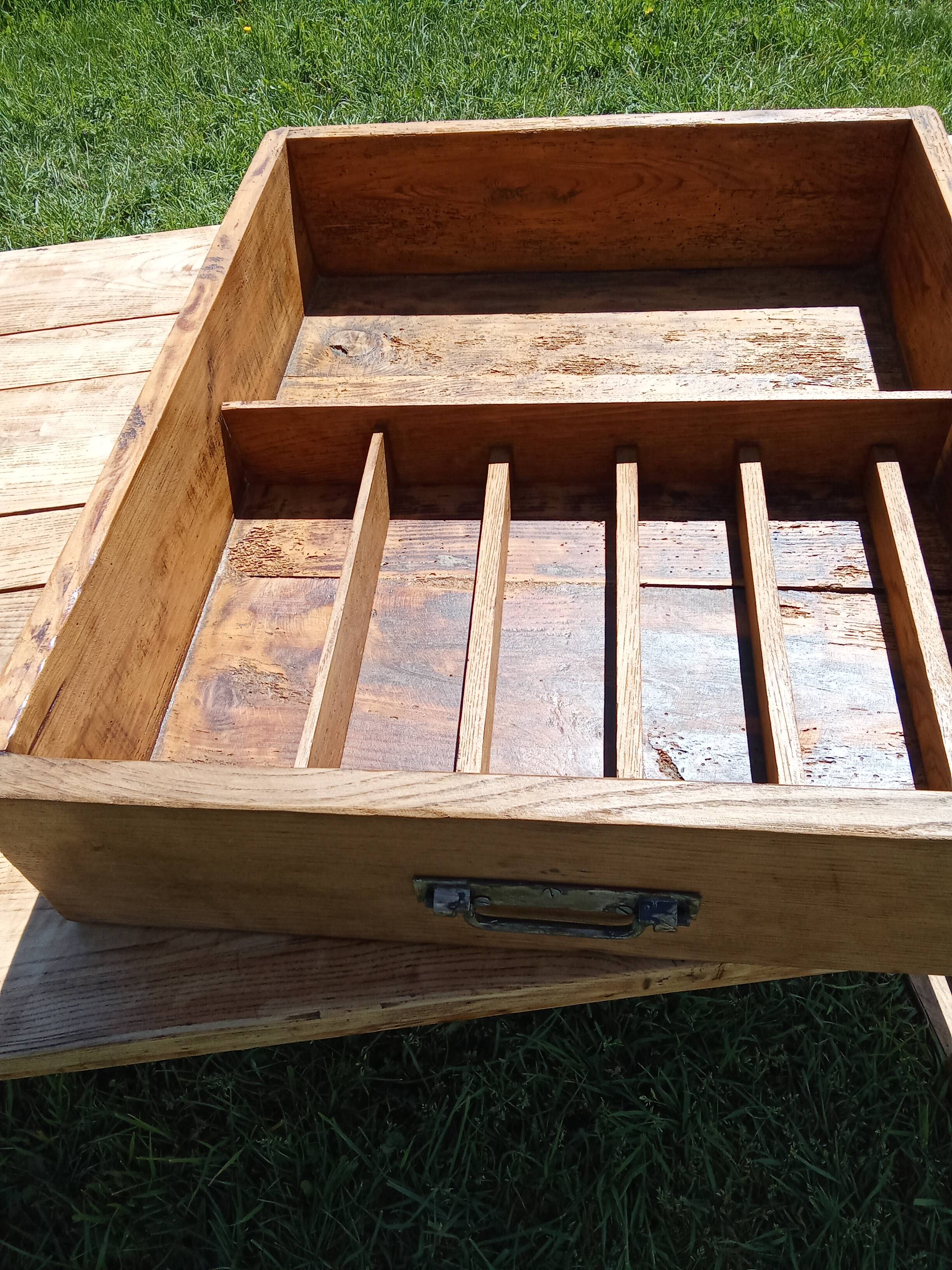 VERY OLD AUVERGNE FARM TABLE IN SOLID WOOD / 3 LARGE DRAWERS