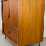 Buffet Hi-Fi danois en teck avec portes à tambour de Dyrlund, années 1970