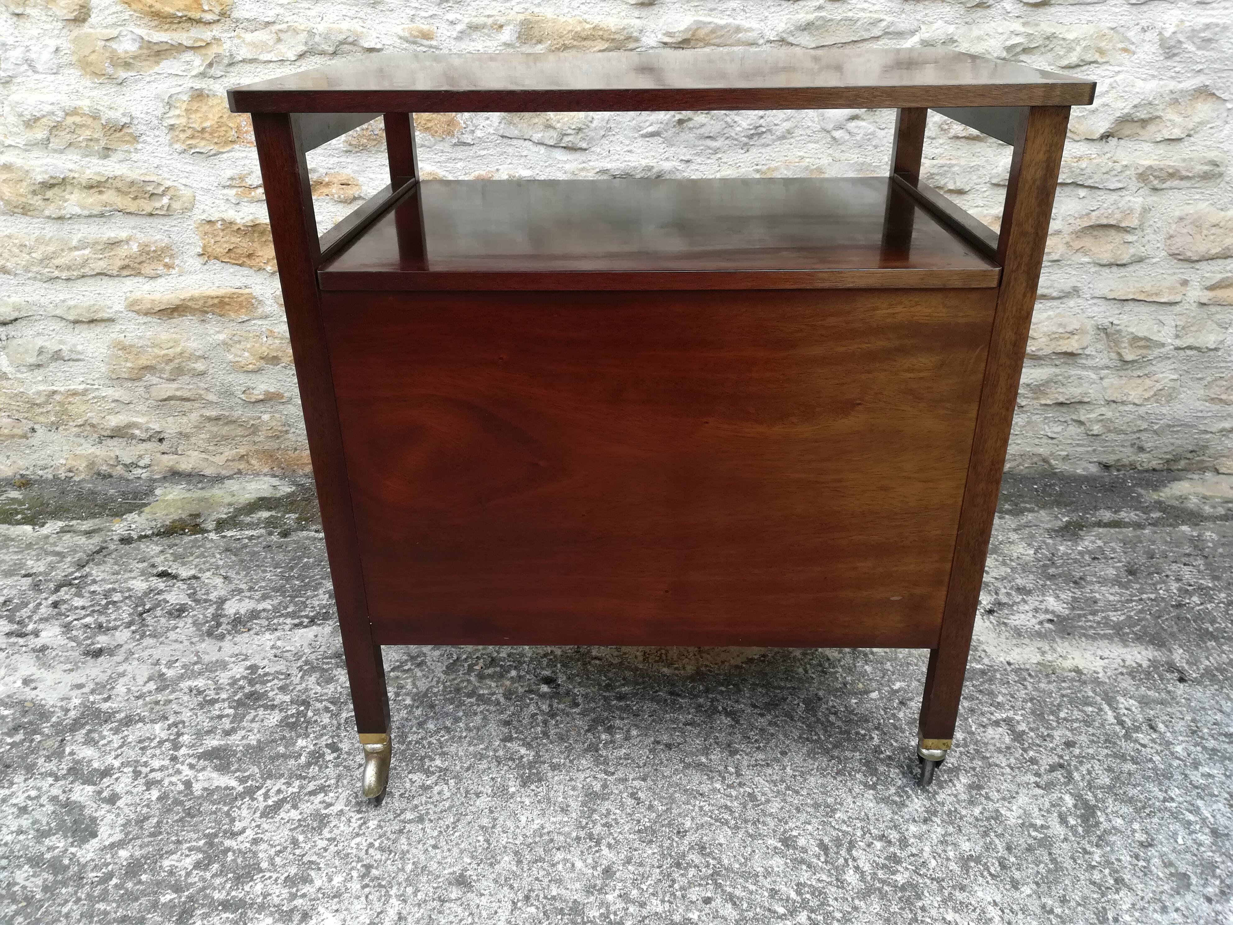 Five-drawer cabinet on wheels