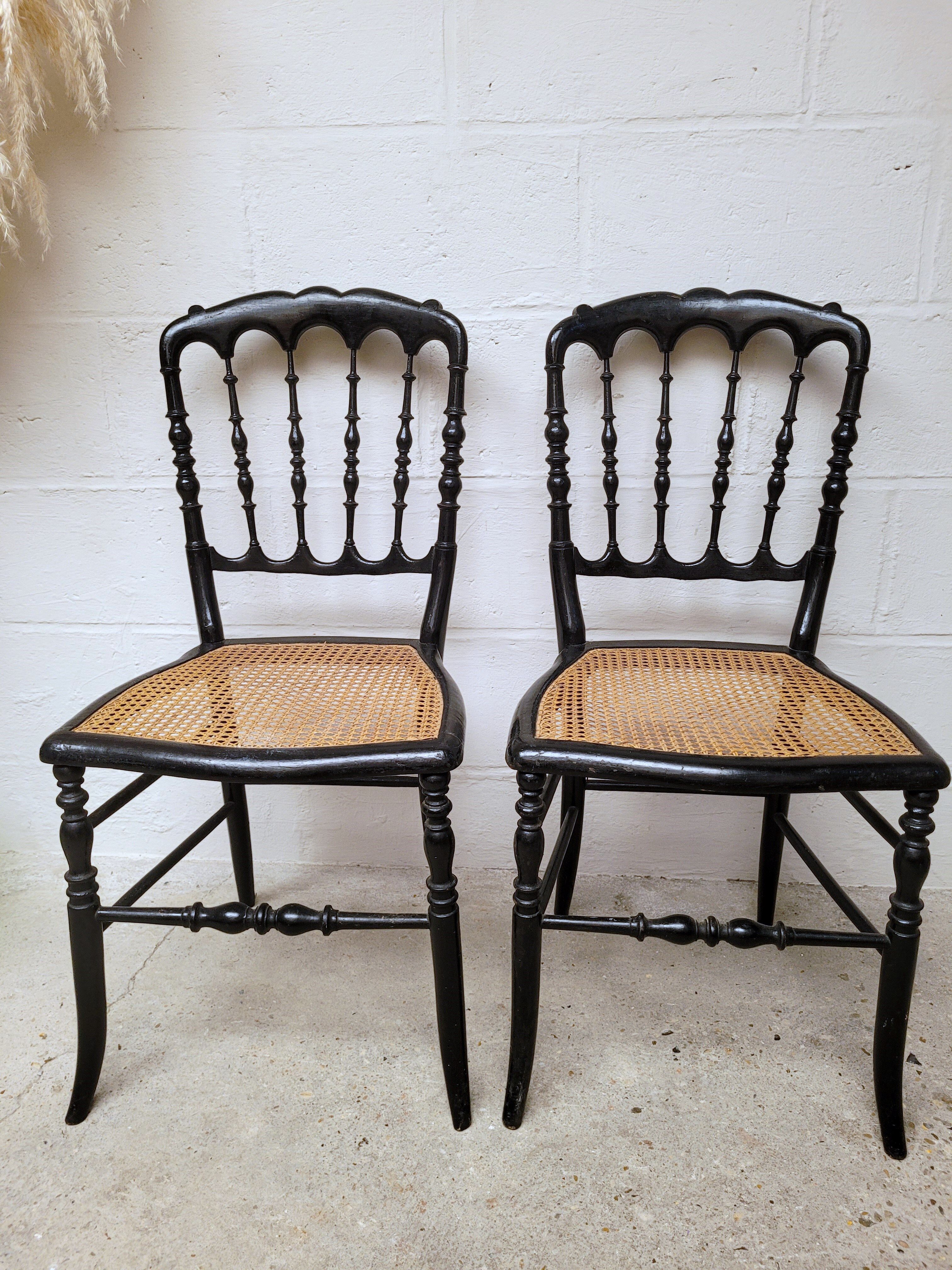 Paires de chaises Napoléon III  assises cannées