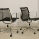 Lot de 2 fauteuils modèle EA 117 de Charles et Ray Eames par Vitra