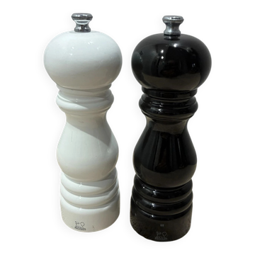 Peugeot Paris salt and pepper mills, white and black lacquer, unused