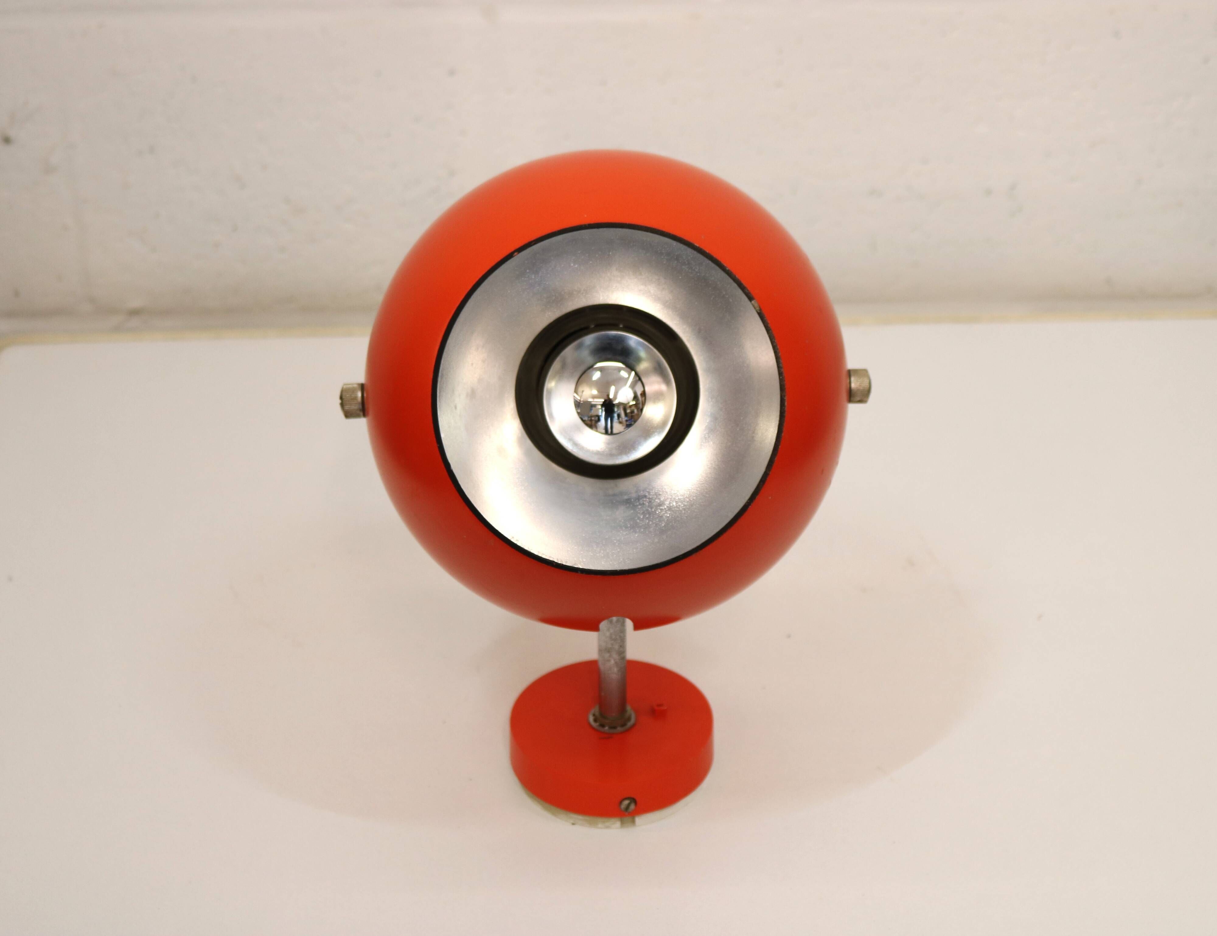 Vintage orange eyeball space age wall Lamp– Louis Poulsen, Denmark 70's