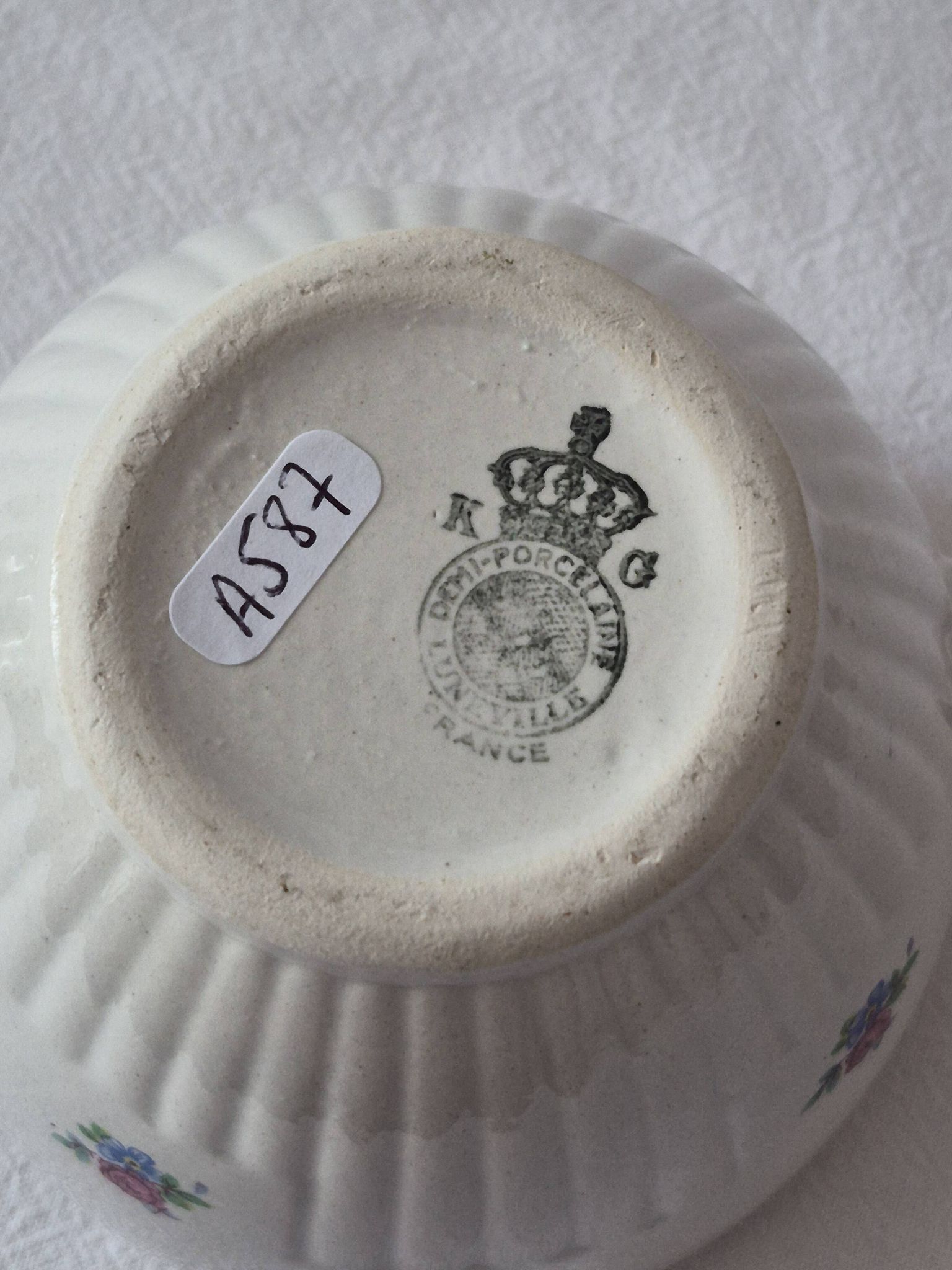 Covered sugar bowl half-porcelain Lunéville Keller and Guerin A587