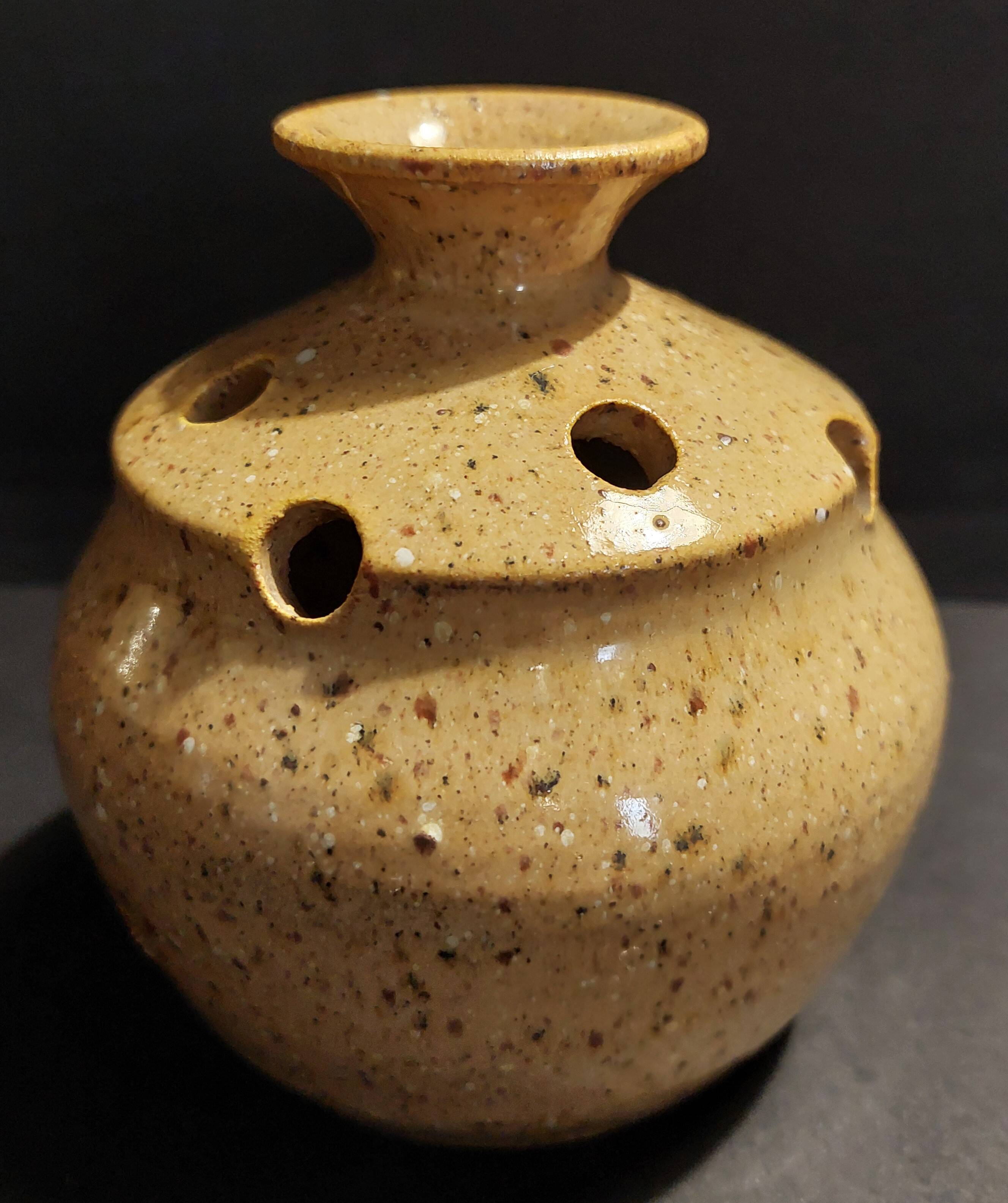 Vintage flower spade vase