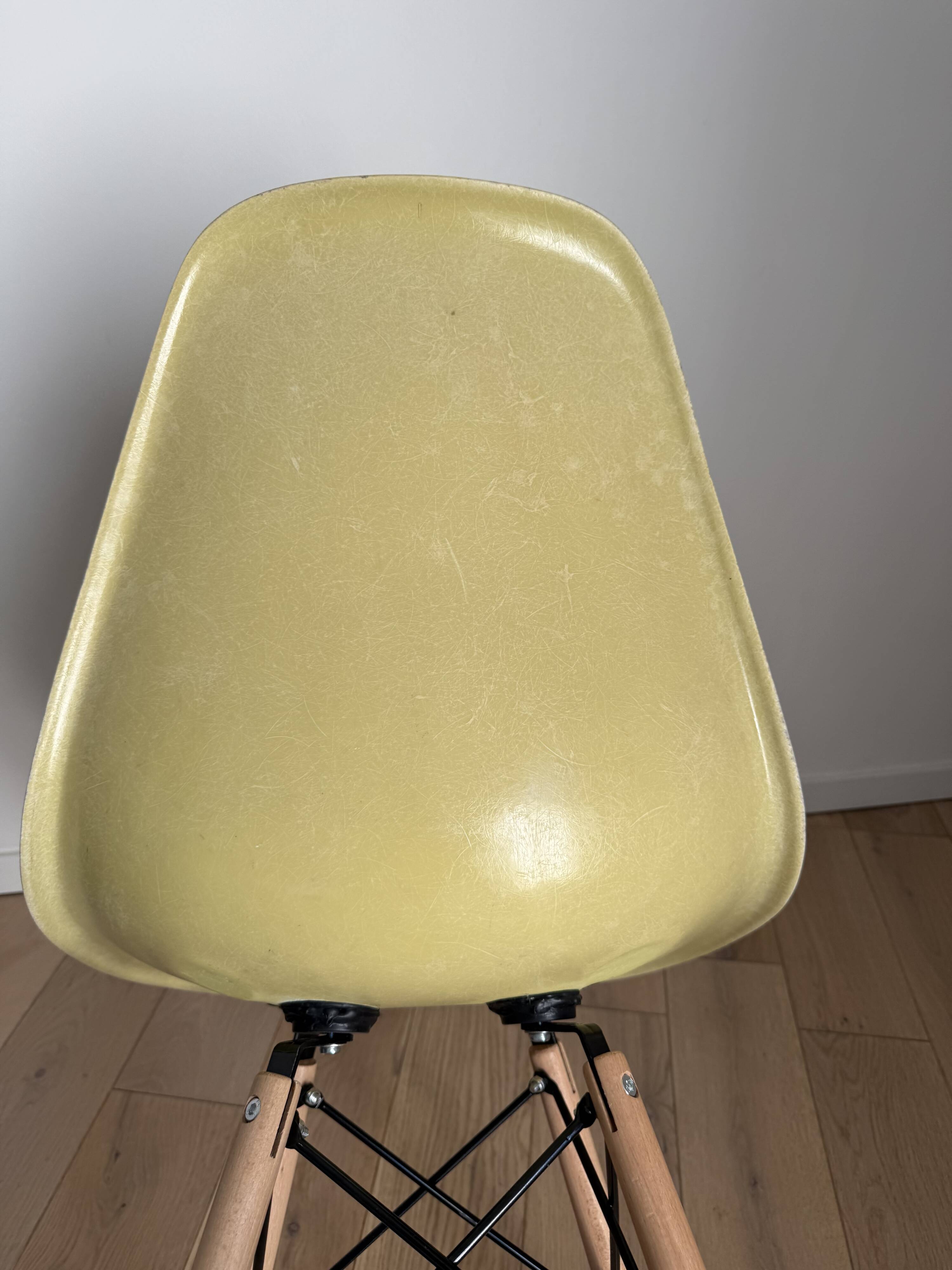 Dsw eames herman miller us edition 50s 60s design no vitra knoll yellow