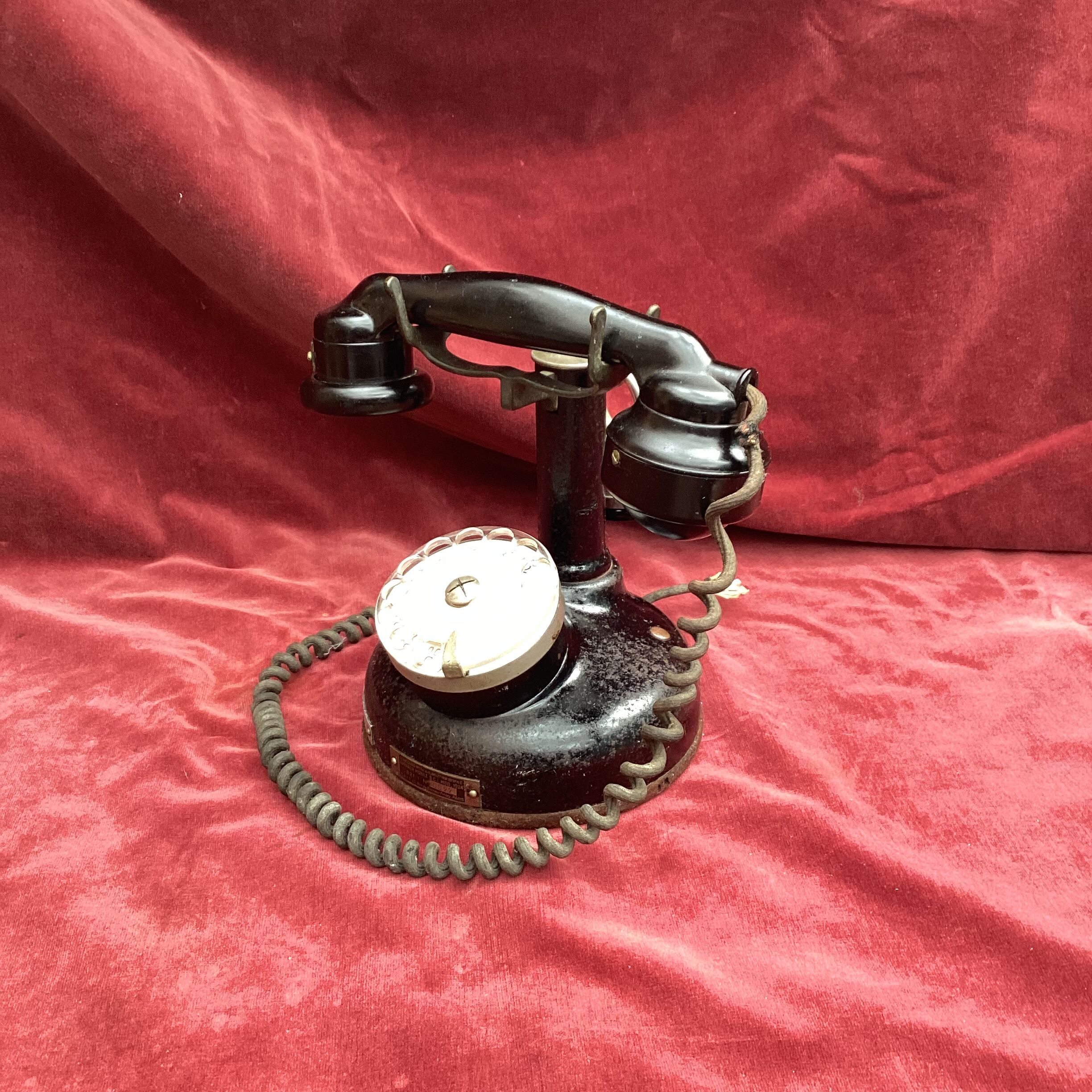 Old phone BCI model 1924 in metal and bakelite