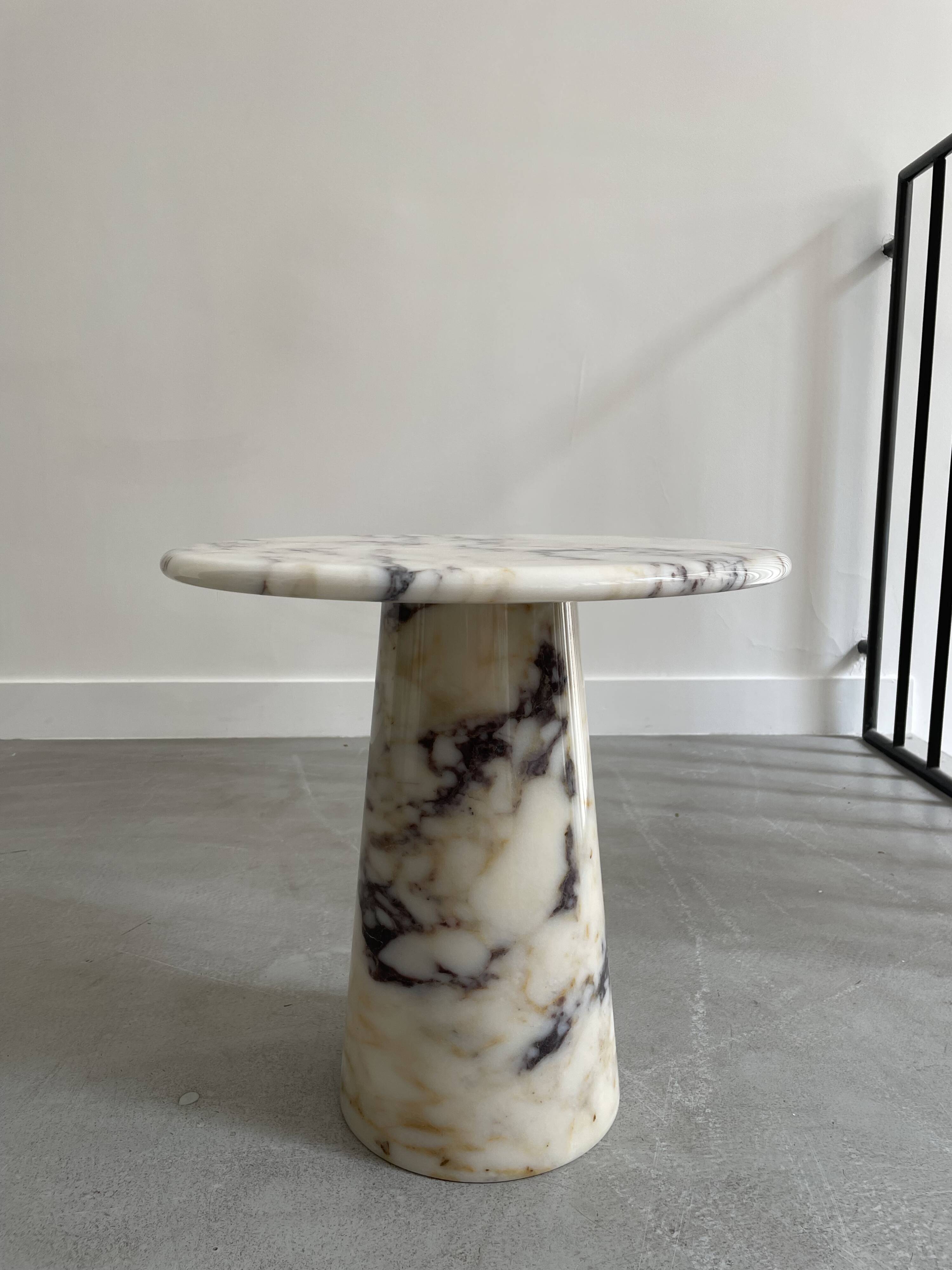 Table d'appoint en marbre calacatta viola