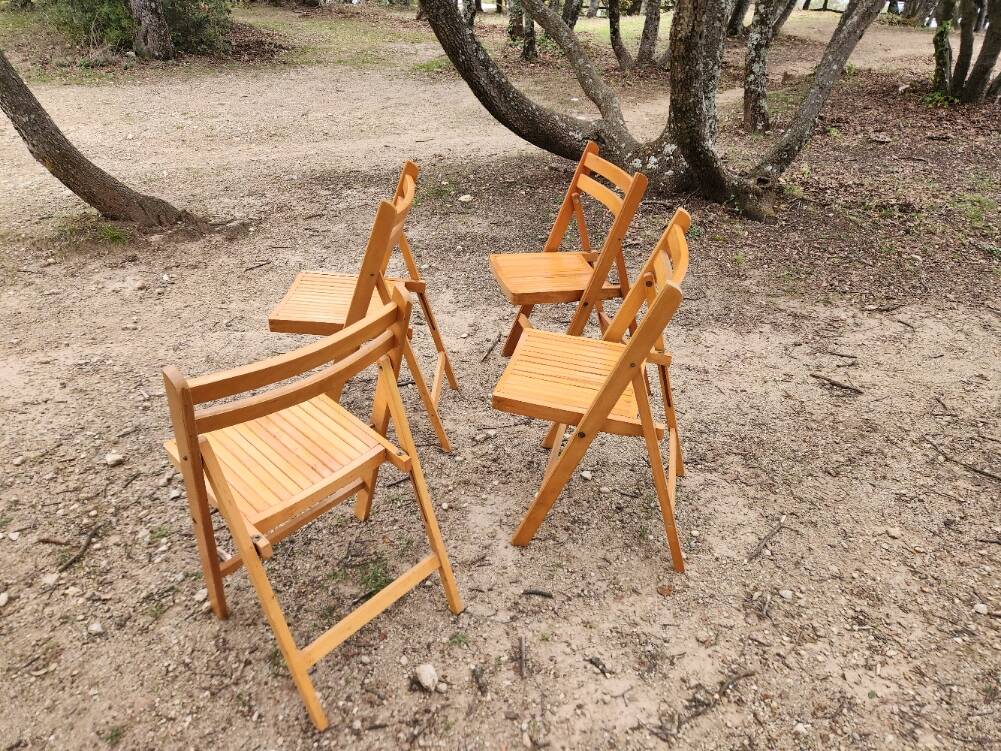 Set of 4 vintage wooden folding chairs