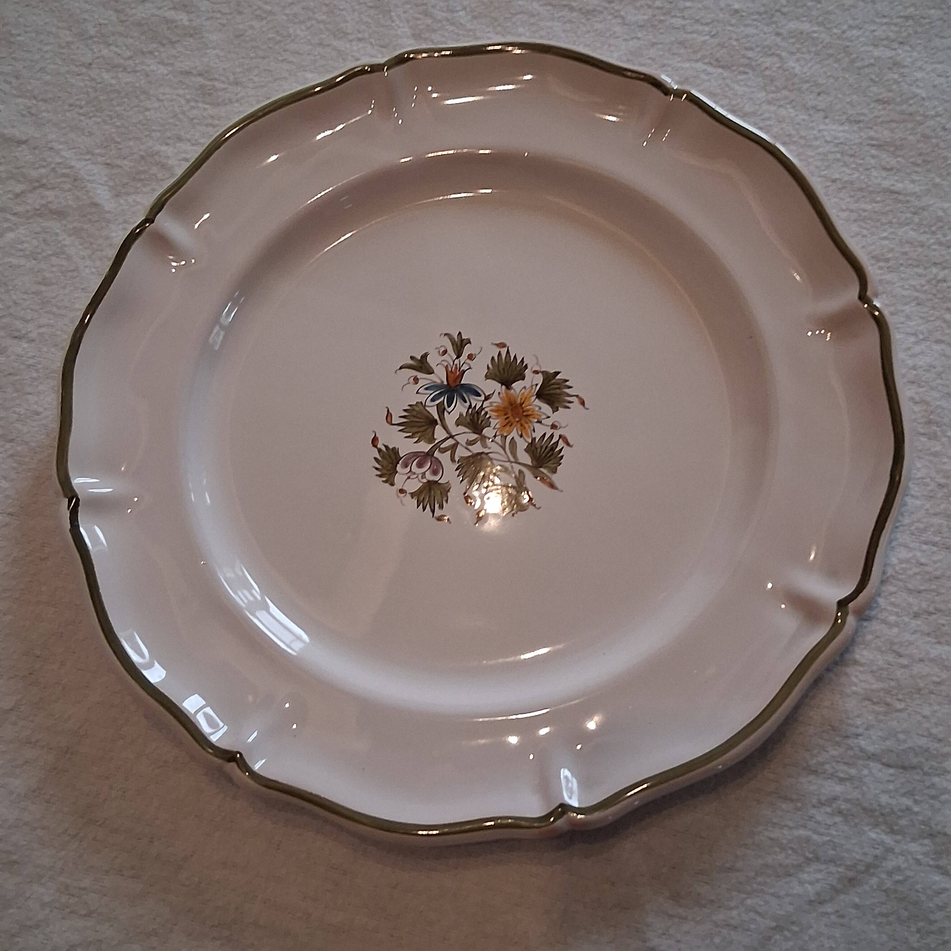 Moustier Feret plate in earthenware in very good condition.