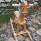 Cheval à bascule en bois