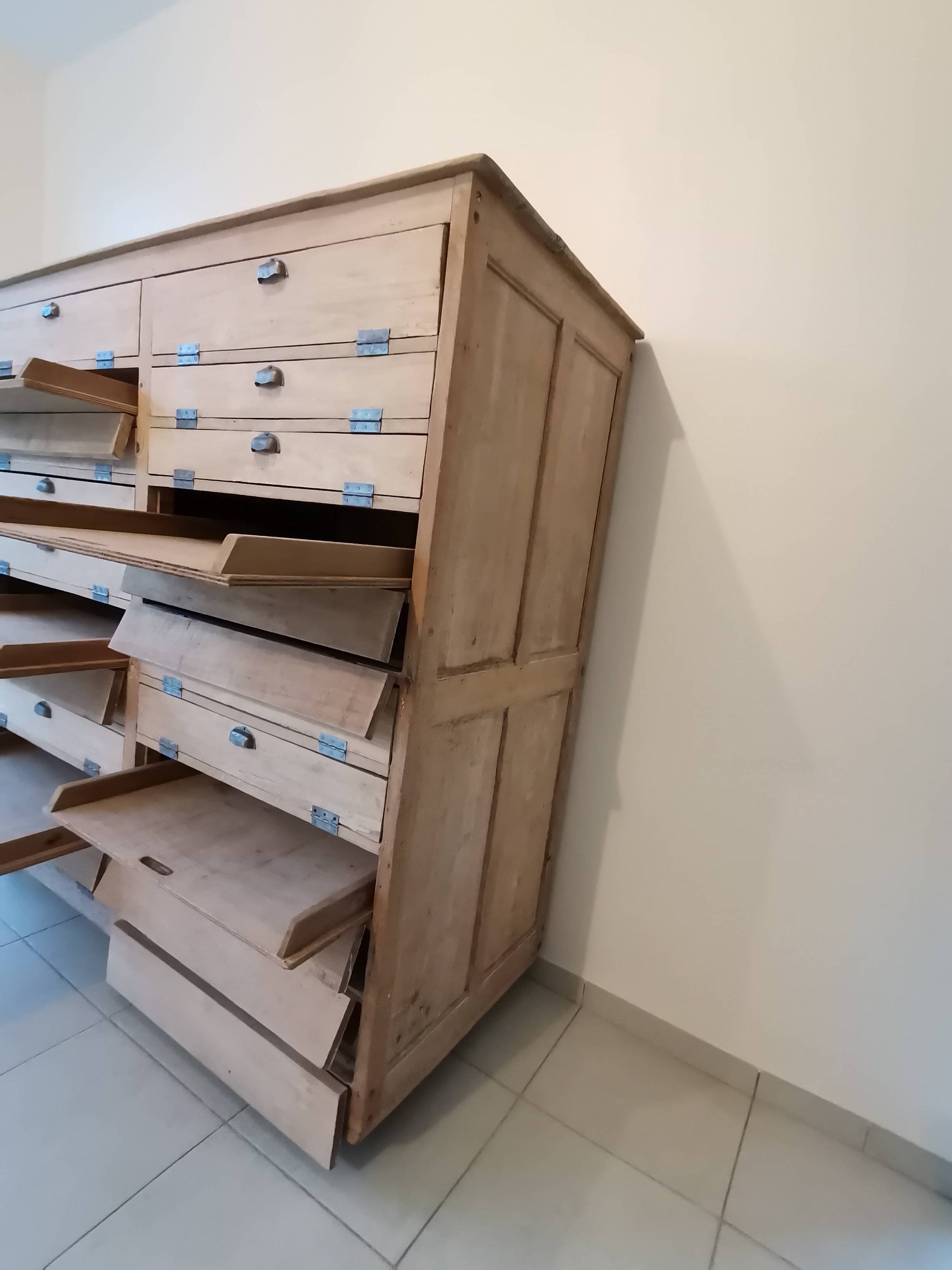 Trade furniture: baker's furniture