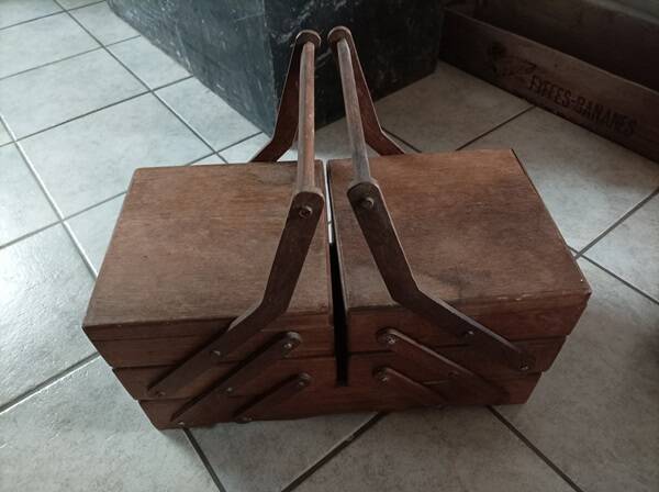Worker seamstress box in patinated solid wood dp 1123212