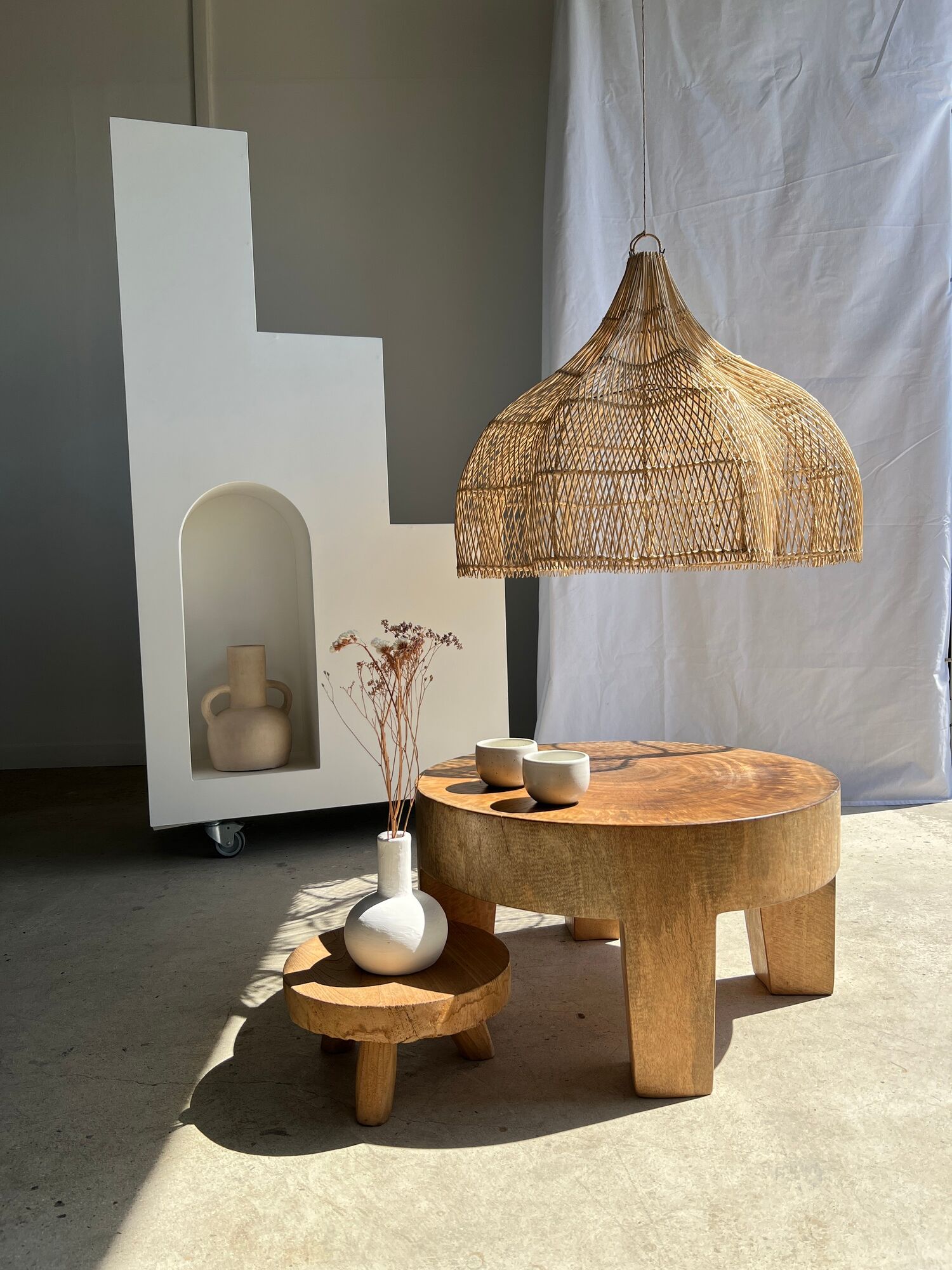 Rattan pendant lamp in the shape of a flower